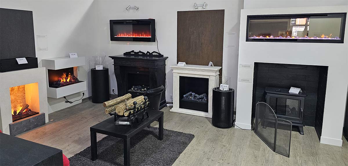 Cheminées décoratives exposées au magasin Nordala